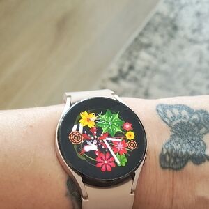 Elegant Women's Smartwatch with Floral Display